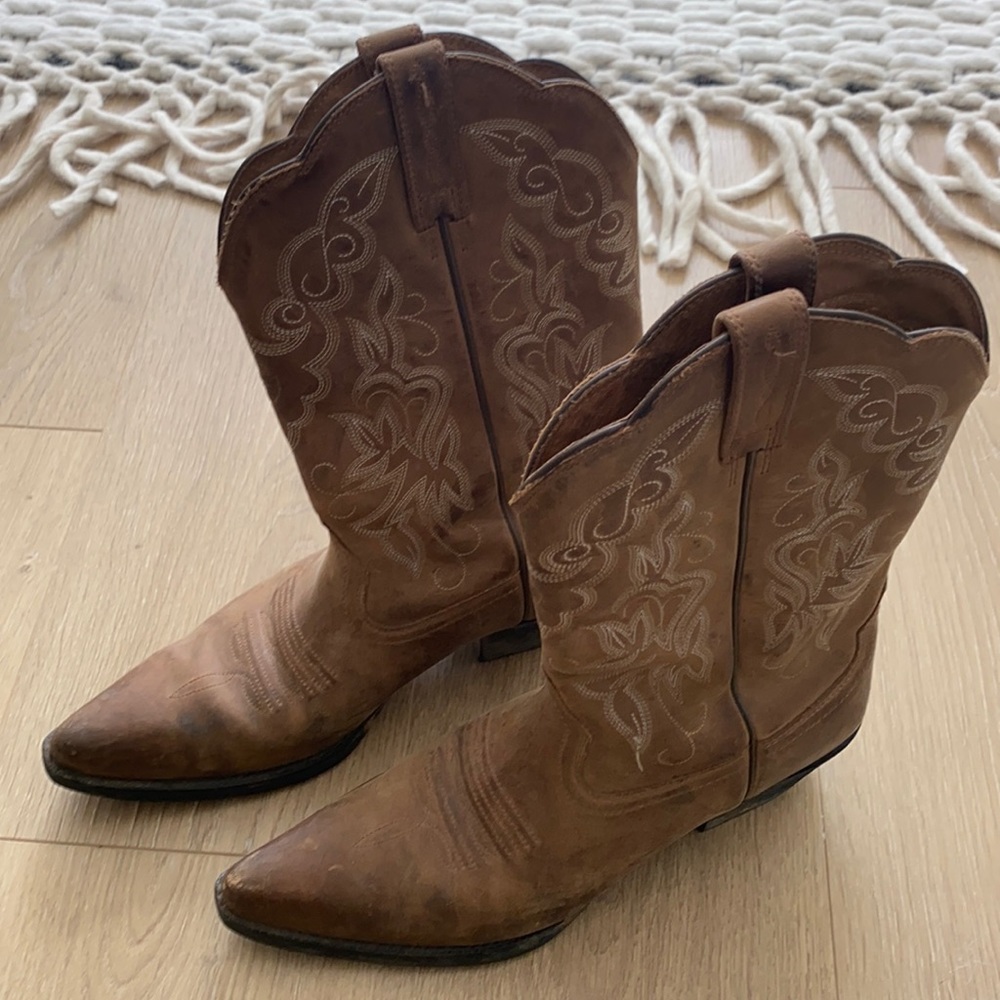 Ariat women’s cowboy boots